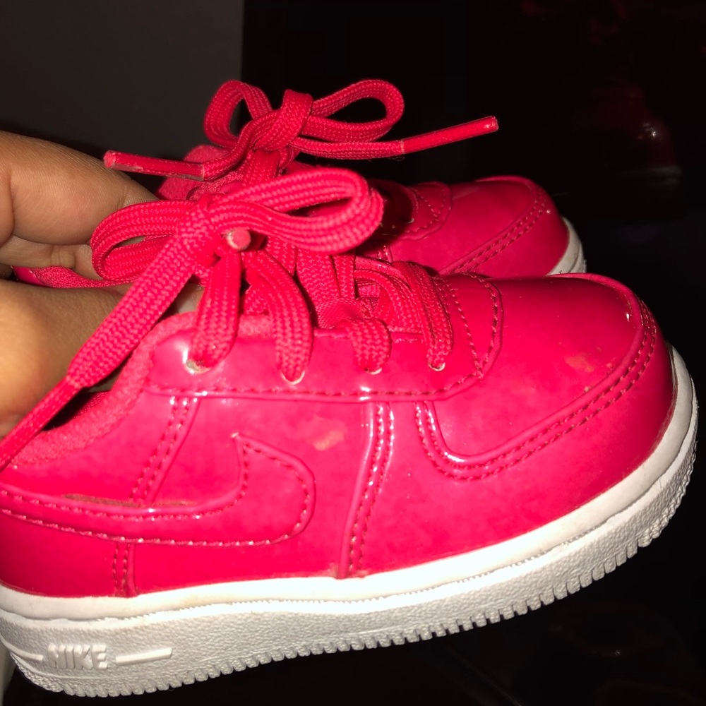 Nike toddler hot pink sneaker